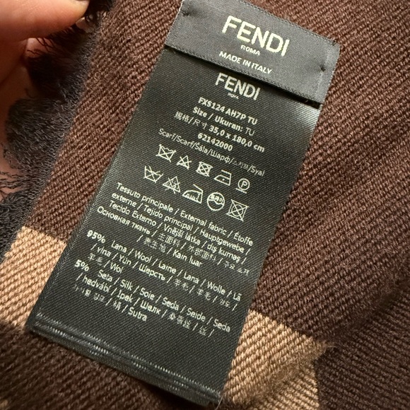 Authentic Fendi reversible wool scarf - Picture 4 of 6